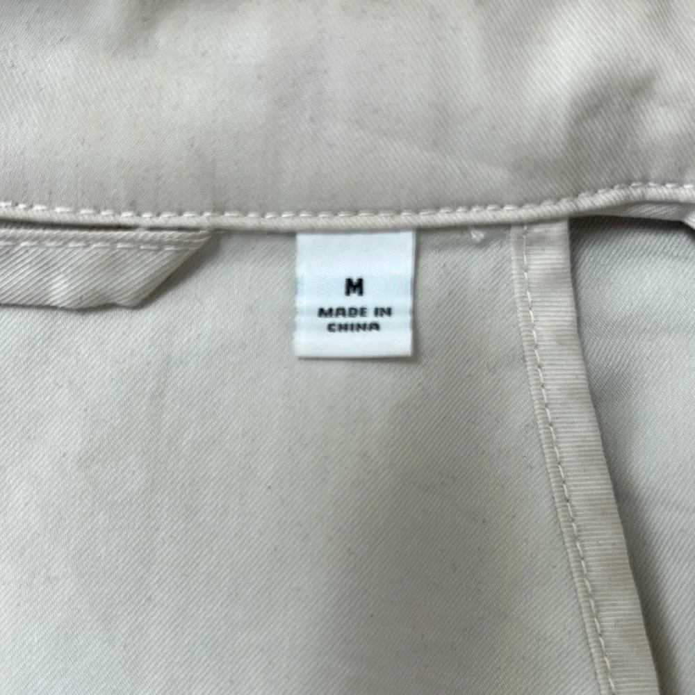 White Trench Coat with Classic Lapel Design - Picture 3 of 3